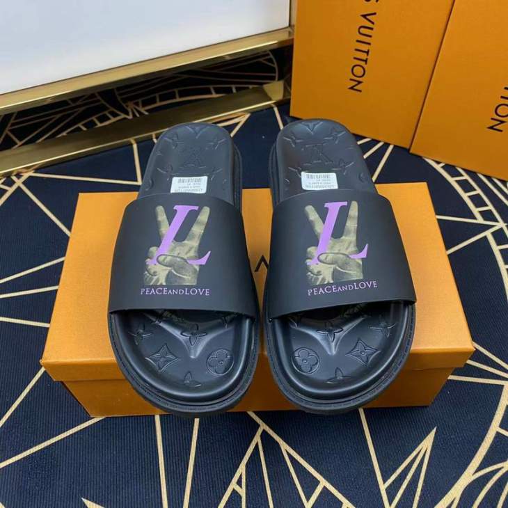 Picture of Louis Vuitton Slippers _SKULVsz38-43mnf03431389